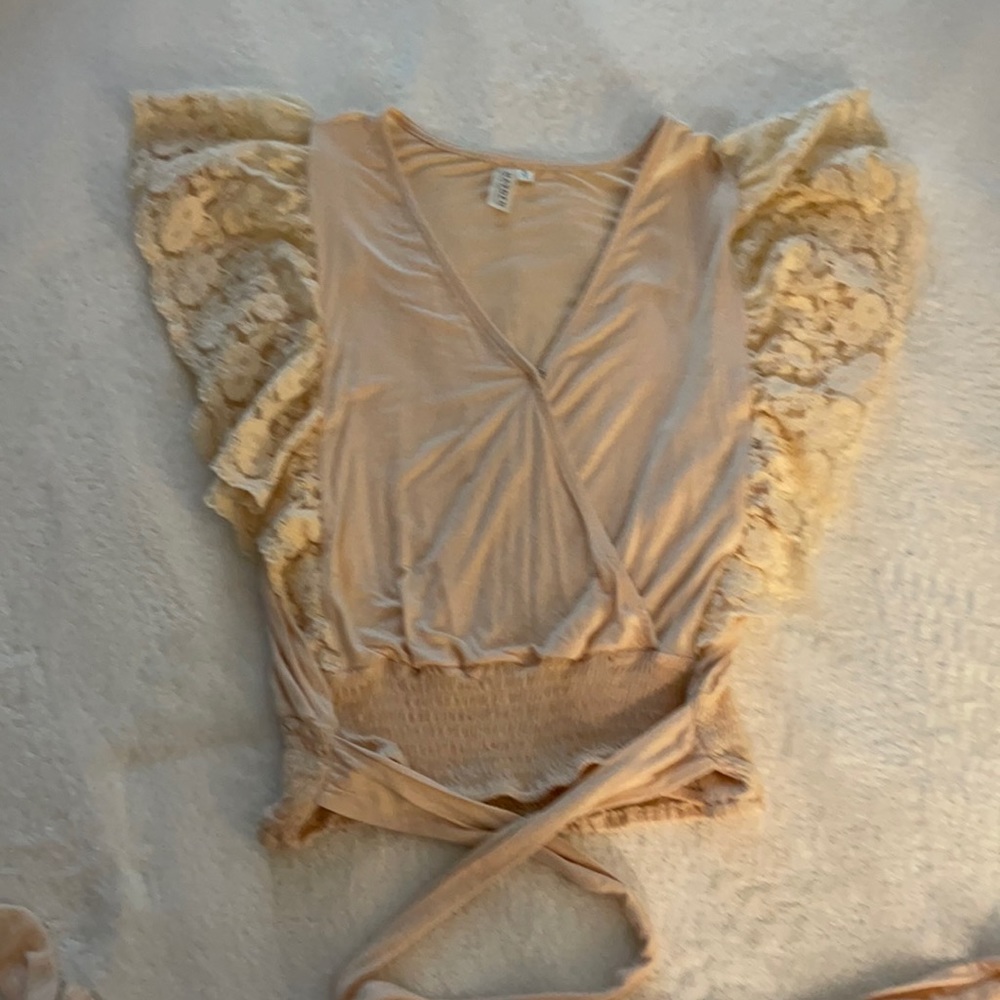 Cotton and lace tie around waist
